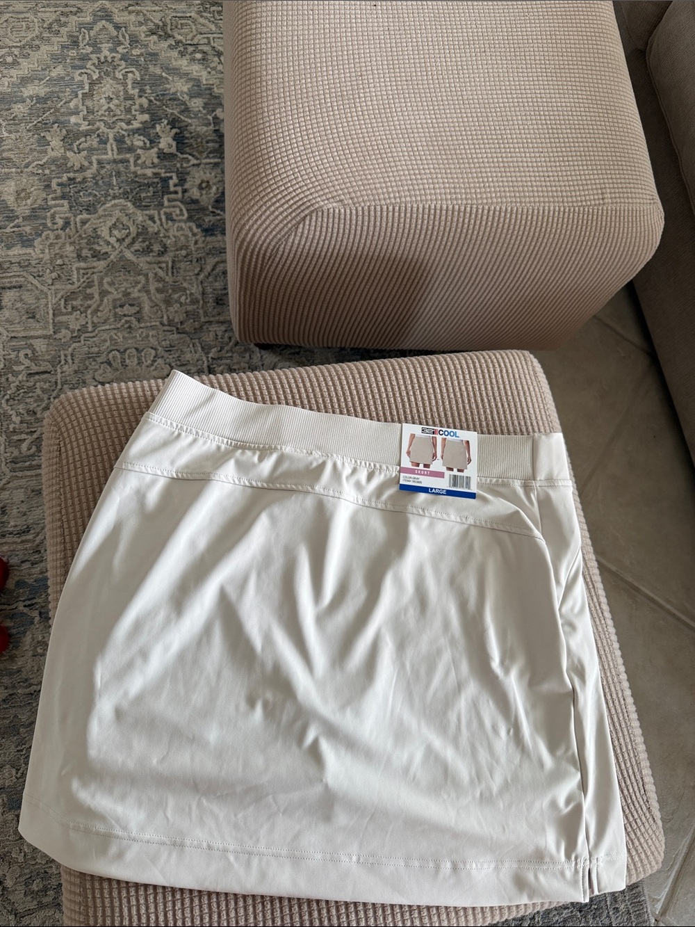32 Cool NWT Size Large Cream Athletic Skort with Built-In Shorts